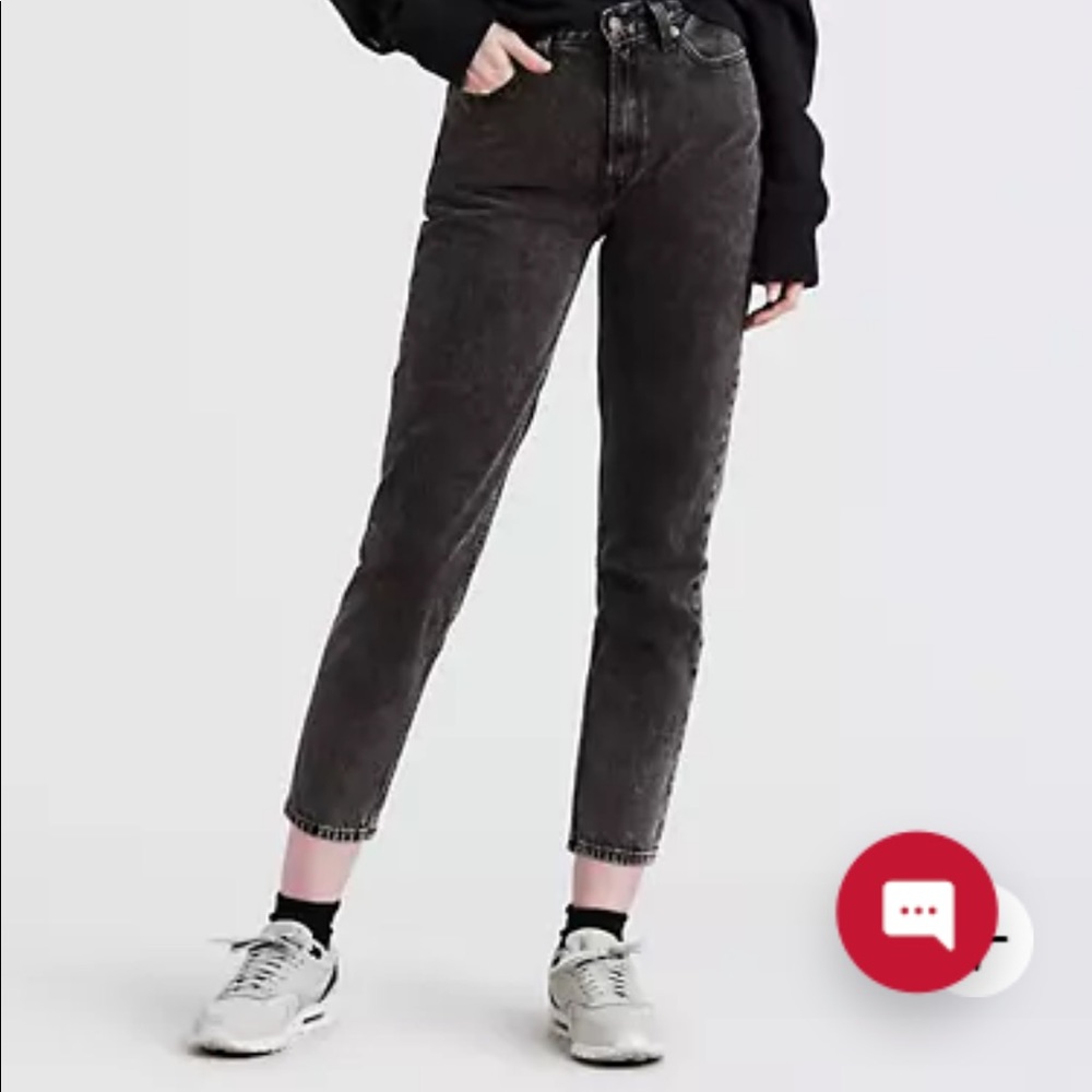 black levi mom jeans